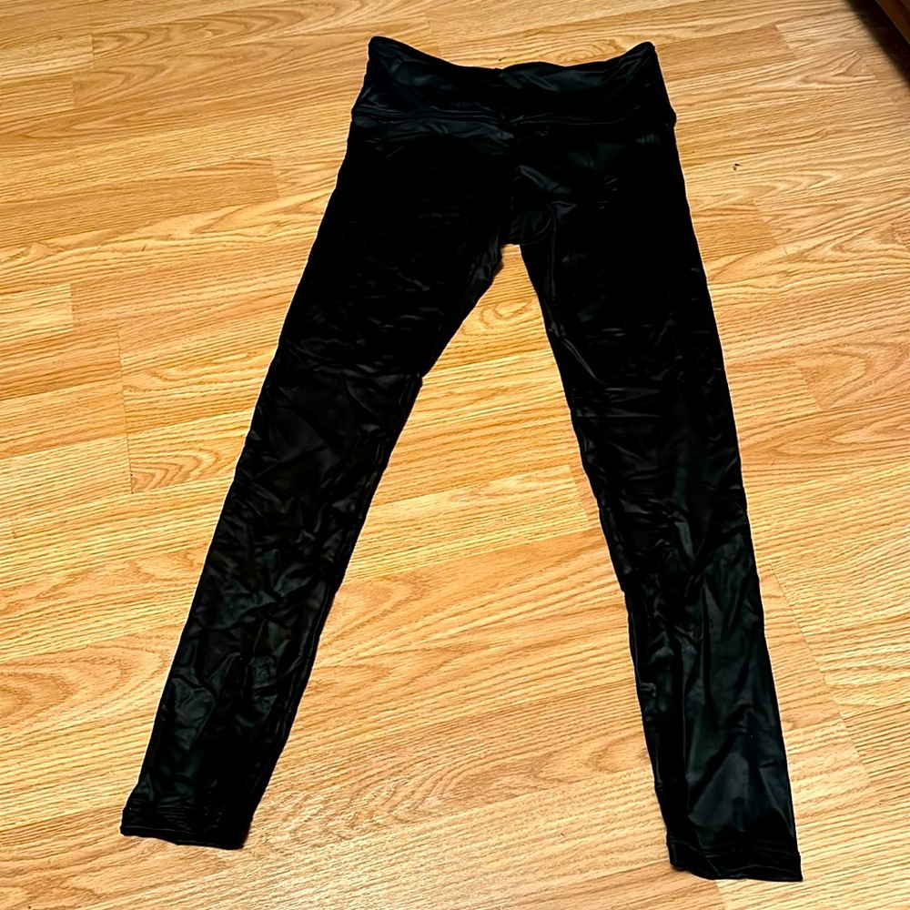Noli Yoga Black Liquid Leggings size M NWOT